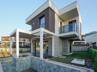 Kuşadası Davutlarda Satılık Müstakil Villa 4+1 Davutlar Mah