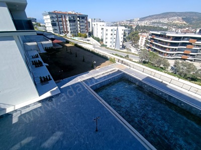 Kuşadası Ata Mahallesinde Havuzlu Site İçinde Satılık Daire 2+1 Yeni Ferah Ler… 1+1 İkiçeşmelik Mah