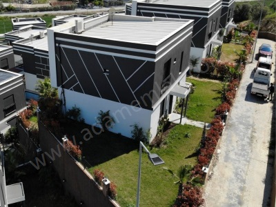 Kuşadası Karaova’Da Satılık Villa Özel Otopark Ve Havuzlu 5+1 Karaova Mah
