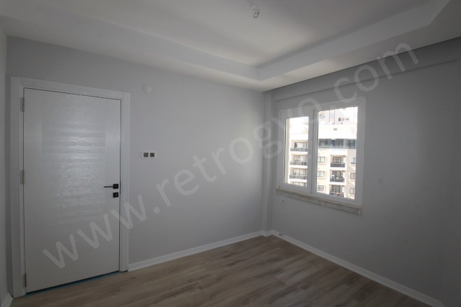 Menderes Mah. Mezitli Satılık Daire |  3+1 Oda | 180M2 4.500.000Tl  Krediye Uygun  | 8. Kat | Doğalgaz(Kombi) | 1 Banyo | 3 Yatak Odası Resim-5