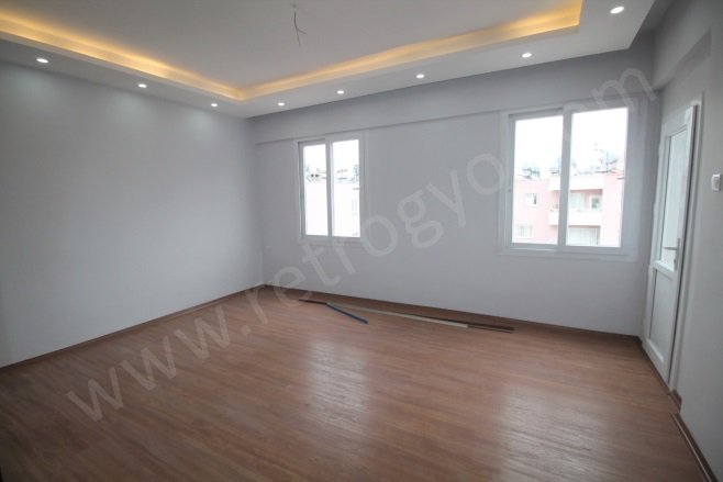 Batıkent Mah. Yenişehir Satılık Daire |  3+1 Oda | 160M2 3.600.000Tl  Krediye Uygun  | 10. Kat | Doğalgaz(Kombi) | 1 Banyo | 3 Yatak Odası Resim-3