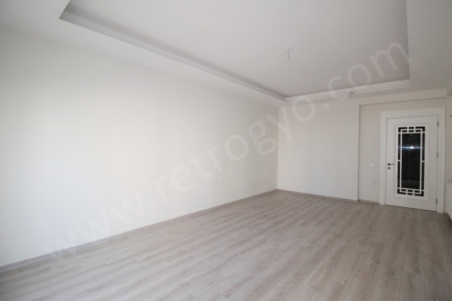 Akdeniz Mah. Mezitli Satılık Daire |  4+1 Oda | 220M2 6.000.000Tl  Krediye Uygun  | 1. Kat | Doğalgaz(Kombi) | 2 Banyo | 4 Yatak Odası Resim-3