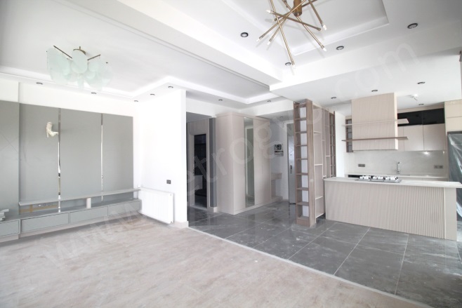 Kuyuluk Mah. Mezitli Satılık Daire |  4+1 Oda | 220M2 6.500.000Tl  Krediye Uygun  | 3. Kat | Doğalgaz(Kombi) | 2 Banyo | 4 Yatak Odası Resim-1