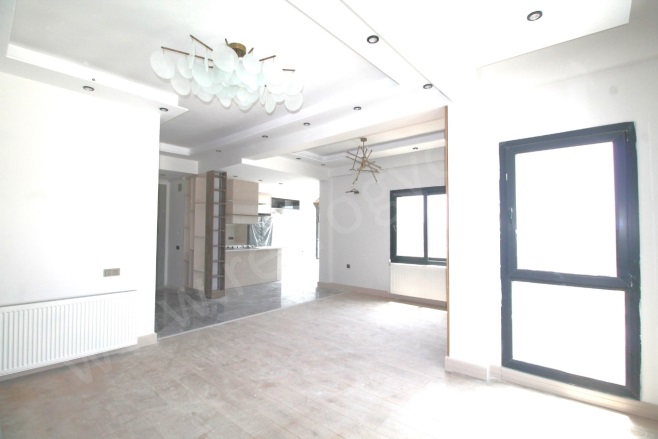 Kuyuluk Mah. Mezitli Satılık Daire |  4+1 Oda | 220M2 6.500.000Tl  Krediye Uygun  | 3. Kat | Doğalgaz(Kombi) | 2 Banyo | 4 Yatak Odası Resim-2