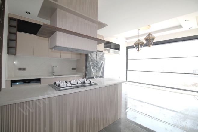 Kuyuluk Mah. Mezitli Satılık Daire |  4+1 Oda | 220M2 6.500.000Tl  Krediye Uygun  | 3. Kat | Doğalgaz(Kombi) | 2 Banyo | 4 Yatak Odası Resim-3