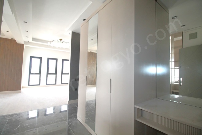 Kuyuluk Mah. Mezitli Satılık Daire |  4+1 Oda | 220M2 6.500.000Tl  Krediye Uygun  | 3. Kat | Doğalgaz(Kombi) | 2 Banyo | 4 Yatak Odası Resim-5