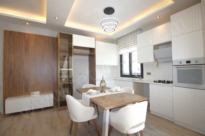 Merkez Mah. Mezitli Satılık Daire |  3+1 Oda | 190M2 6.500.000Tl  Krediye Uygun  | 1. Kat | Kat Kaloriferi | 2 Banyo | 3 Yatak Odası Resim-3