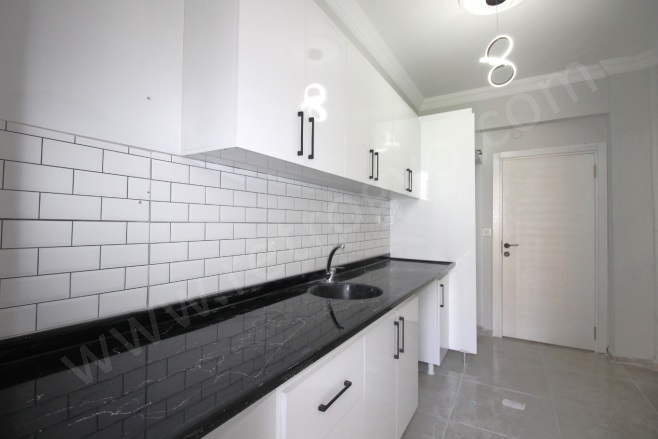 Cumhuriyet Mah. Yenişehir Satılık Daire |  3+1 Oda | 170M2 2.900.000Tl  Krediye Uygun  | 2. Kat | Klima | 1 Banyo | 3 Yatak Odası Resim-3