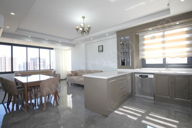 Portakal Mah. Toroslar Satılık Daire |  4+1 Oda | 200M2 9.700.000Tl  Krediye Uygun  | 10. Kat | Doğalgaz(Kombi) | 2 Banyo | 4 Yatak Odası Resim-4