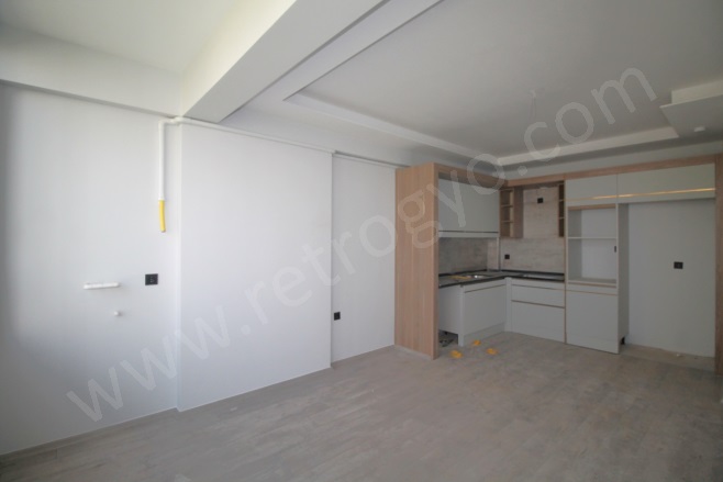 Akdeniz Mah. Mezitli Satılık Daire |  2+1 Oda | 110M2 4.500.000Tl  Krediye Uygun  | 1. Kat | Doğalgaz(Kombi) | 2 Banyo | 2 Yatak Odası Resim-3