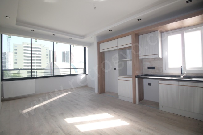 Akdeniz Mah. Mezitli Satılık Daire |  4+1 Oda | 210M2 7.500.000Tl  Krediye Uygun  | 1. Kat | Doğalgaz(Kombi) | 2 Banyo | 4 Yatak Odası Resim-1