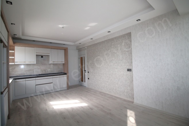 Akdeniz Mah. Mezitli Satılık Daire |  4+1 Oda | 210M2 7.500.000Tl  Krediye Uygun  | 1. Kat | Doğalgaz(Kombi) | 2 Banyo | 4 Yatak Odası Resim-3