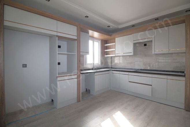 Akdeniz Mah. Mezitli Satılık Daire |  4+1 Oda | 210M2 7.500.000Tl  Krediye Uygun  | 1. Kat | Doğalgaz(Kombi) | 2 Banyo | 4 Yatak Odası Resim-4