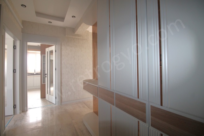 Akdeniz Mah. Mezitli Satılık Daire |  4+1 Oda | 210M2 7.500.000Tl  Krediye Uygun  | 1. Kat | Doğalgaz(Kombi) | 2 Banyo | 4 Yatak Odası Resim-5