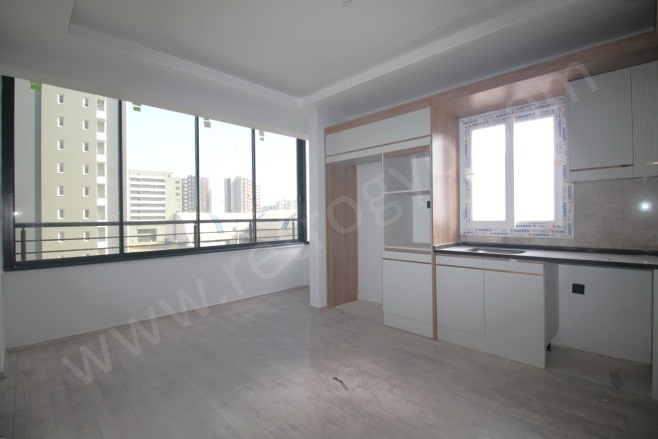 Akdeniz Mah. Mezitli Satılık Daire |  3+1 Oda | 150M2 6.500.000Tl  Krediye Uygun  | 1. Kat | Doğalgaz(Kombi) | 2 Banyo | 3 Yatak Odası Resim-1