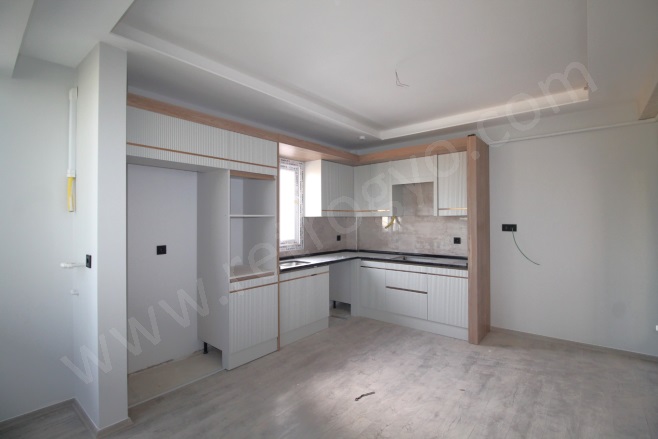 Akdeniz Mah. Mezitli Satılık Daire |  3+1 Oda | 150M2 6.500.000Tl  Krediye Uygun  | 1. Kat | Doğalgaz(Kombi) | 2 Banyo | 3 Yatak Odası Resim-3