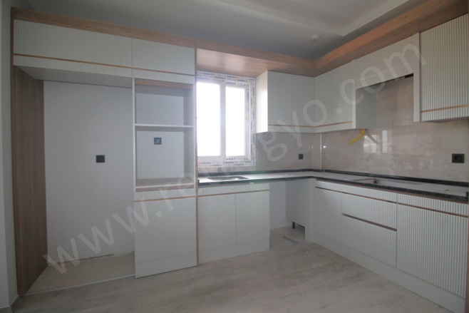 Akdeniz Mah. Mezitli Satılık Daire |  3+1 Oda | 150M2 6.500.000Tl  Krediye Uygun  | 1. Kat | Doğalgaz(Kombi) | 2 Banyo | 3 Yatak Odası Resim-5