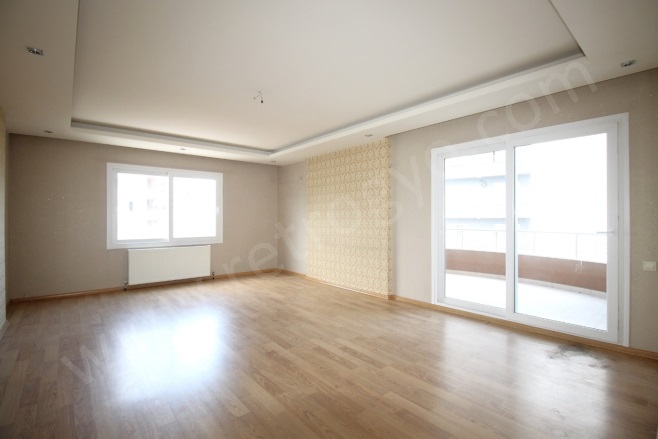 Batıkent Mah. Yenişehir Kiralık Daire |  3+1 Oda | 190M2 Aylık 36.000Tl  Krediye Uygun  | 3. Kat | Doğalgaz(Kombi) | 2 Banyo | 3 Yatak Odası Resim-2