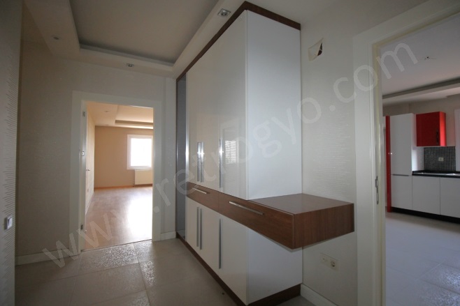 Batıkent Mah. Yenişehir Kiralık Daire |  3+1 Oda | 190M2 Aylık 36.000Tl  Krediye Uygun  | 3. Kat | Doğalgaz(Kombi) | 2 Banyo | 3 Yatak Odası Resim-3