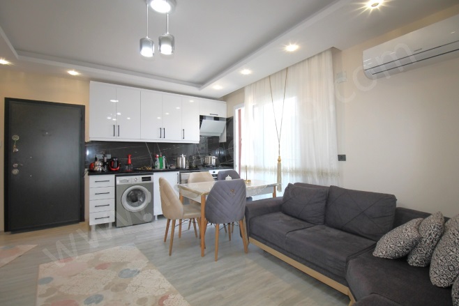 50. Yıl Mah. Yenişehir Satılık Daire |  5+1 Oda | 170M2 5.450.000Tl  Krediye Uygun  | 2. Kat | Doğalgaz(Kombi) | 2 Banyo | 5 Yatak Odası Resim-2