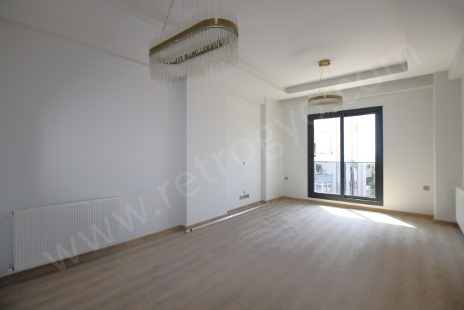 Batıkent Mah. Yenişehir Satılık Daire |  3+1 Oda | 180M2 7.500.000Tl  Krediye Uygun  | 1. Kat | Doğalgaz(Kombi) | 2 Banyo | 3 Yatak Odası Resim-2