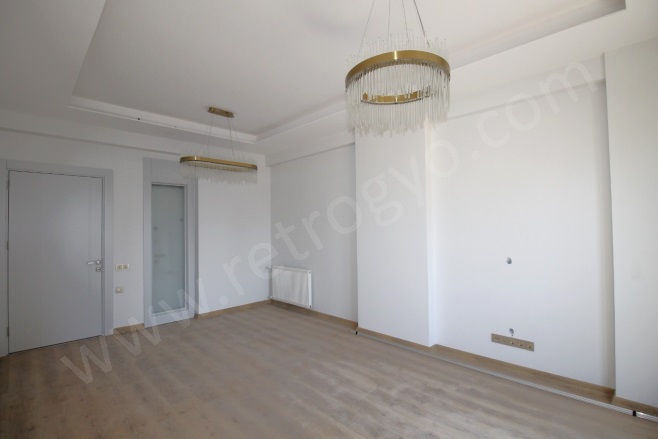 Batıkent Mah. Yenişehir Satılık Daire |  3+1 Oda | 180M2 7.500.000Tl  Krediye Uygun  | 1. Kat | Doğalgaz(Kombi) | 2 Banyo | 3 Yatak Odası Resim-3