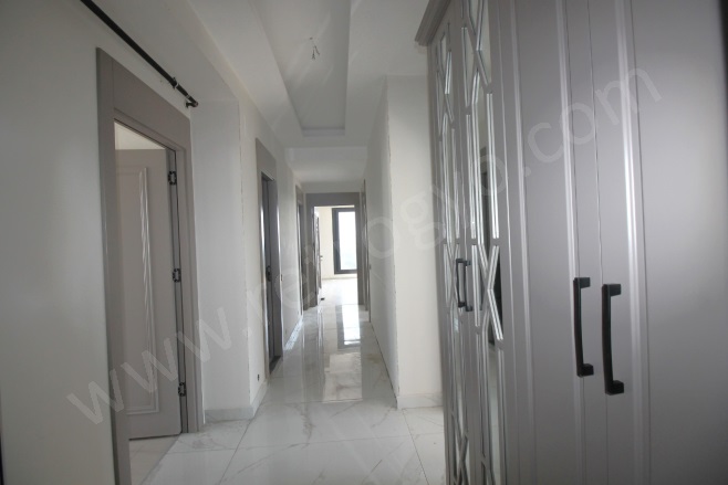 Deniz Mah. Mezitli Satılık Daire |  3+1 Oda | 180M2 8.500.000Tl  Krediye Uygun  | 4. Kat | Doğalgaz(Kombi) | 2 Banyo | 3 Yatak Odası Resim-1