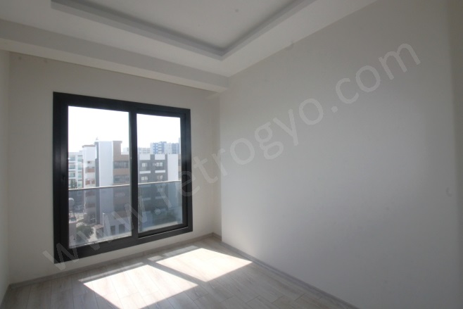 Deniz Mah. Mezitli Satılık Daire |  3+1 Oda | 180M2 8.500.000Tl  Krediye Uygun  | 4. Kat | Doğalgaz(Kombi) | 2 Banyo | 3 Yatak Odası Resim-2