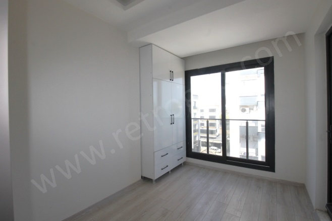 Deniz Mah. Mezitli Satılık Daire |  3+1 Oda | 180M2 8.500.000Tl  Krediye Uygun  | 4. Kat | Doğalgaz(Kombi) | 2 Banyo | 3 Yatak Odası Resim-4