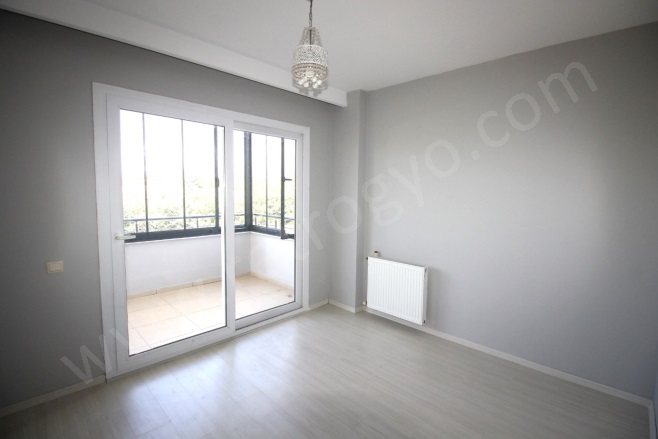 Çiftlikköy Mah. Yenişehir Satılık Daire |  2+1 Oda | 95M2 3.300.000Tl  Krediye Uygun  | 3. Kat | Doğalgaz(Kombi) | 1 Banyo | 2 Yatak Odası Resim-4