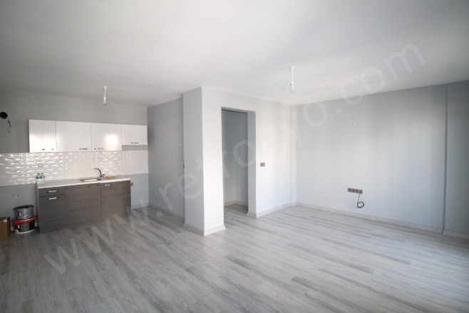 İstiklal Mah. Mezitli Satılık Daire |  2+1 Oda | 130M2 3.300.000Tl  Krediye Uygun  | 7. Kat | Klima | 1 Banyo | 2 Yatak Odası Resim-5