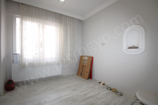 Bahçelievler Mah. Yenişehir Satılık Daire |  4+1 Oda | 210M2 3.250.000Tl  Krediye Uygun  | 4. Kat | Doğalgaz(Kombi) | 1 Banyo | 4 Yatak Odası Resim-4
