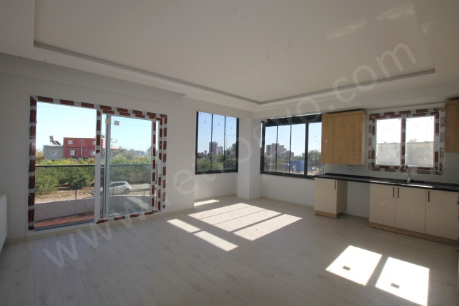 Eski Mezitli Mah. Mezitli Satılık Daire |  2+1 Oda | 110M2 3.600.000Tl  Krediye Uygun  | 1. Kat | Doğalgaz(Kombi) | 2 Banyo | 2 Yatak Odası Resim-1