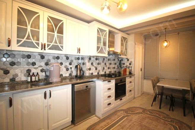 Akdeniz Mah. Mezitli Satılık Daire |  3+1 Oda | 140M2 4.200.000Tl  Krediye Uygun  | 7. Kat | Doğalgaz(Kombi) | 2 Banyo | 3 Yatak Odası Resim-5