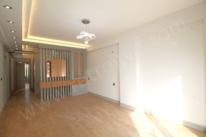 75.Yıl Mah. Mezitli Satılık Daire |  2+1 Oda | 120M2 4.600.000Tl  Krediye Uygun  | 1. Kat | Doğalgaz(Kombi) | 2 Banyo | 2 Yatak Odası Resim-3