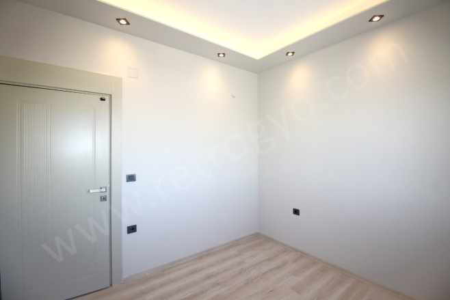 Retrodan Kuyuluk Mahde Kaliteli işçilik Ve Modern Tasarımı ile Buluşan 2+1 Satılık Daire Mezitli