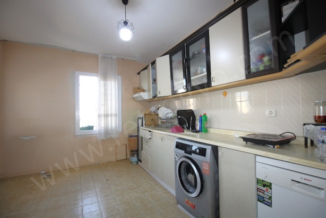 Atatürk Mah. Mezitli Satılık Daire |  3+1 Oda | 190M2 3.750.000Tl  Krediye Uygun  | 8. Kat | Klima | 1 Banyo | 3 Yatak Odası Resim-3