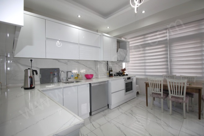 Atatürk Mah. Mezitli Satılık Daire |  3+1 Oda | 180M2 4.000.000Tl  Krediye Uygun  | 3. Kat | Doğalgaz(Kombi) | 1 Banyo | 3 Yatak Odası Resim-2