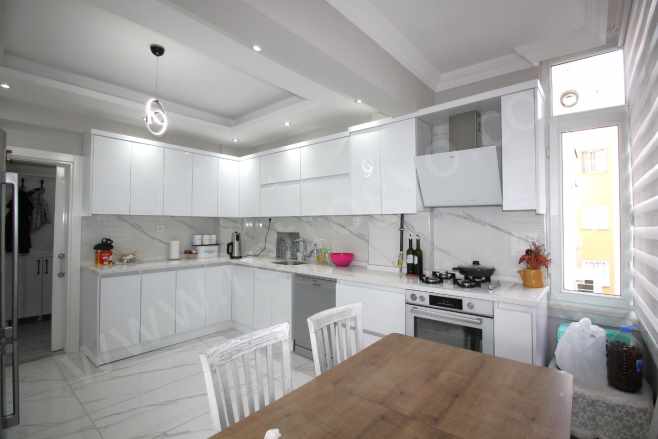 Retrodan Mezitli Belediye Civarı Masrafsız Site içi B Mutfak 3+1 Satılık Daire Atatürk Mah