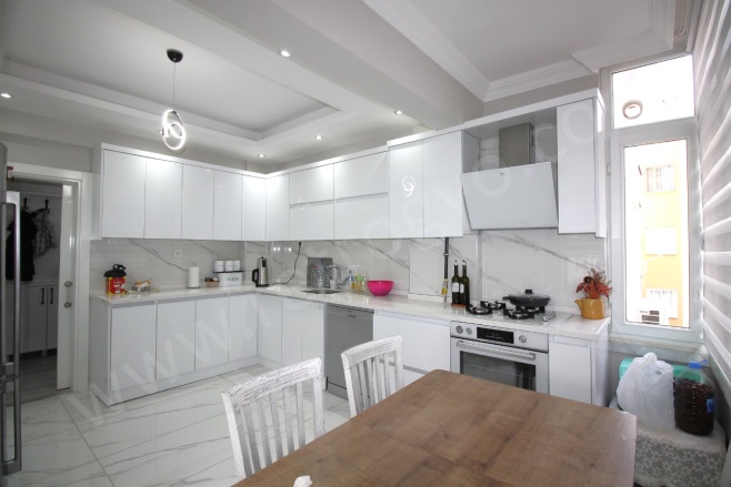 Atatürk Mah. Mezitli Satılık Daire |  3+1 Oda | 180M2 4.000.000Tl  Krediye Uygun  | 3. Kat | Doğalgaz(Kombi) | 1 Banyo | 3 Yatak Odası Resim-3