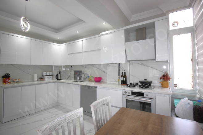 Atatürk Mah. Mezitli Satılık Daire |  3+1 Oda | 180M2 4.000.000Tl  Krediye Uygun  | 3. Kat | Doğalgaz(Kombi) | 1 Banyo | 3 Yatak Odası Resim-4