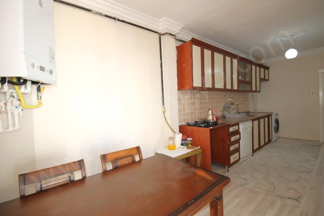 Menderes Mah. Mezitli Satılık Daire |  3+1 Oda | 180M2 4.400.000Tl  Krediye Uygun  | 3. Kat | Doğalgaz(Kombi) | 1 Banyo | 3 Yatak Odası Resim-3