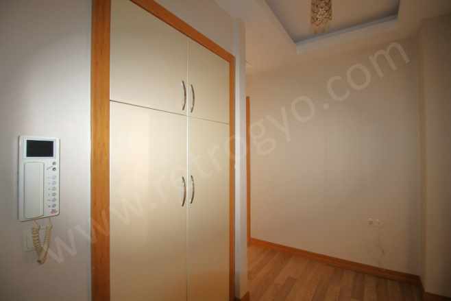 Retrodan Üniversite Caddesinde 724 Güvenlik Site içi Kiralık Daire 2+1 Yenişehir Çiftlikköy Mah