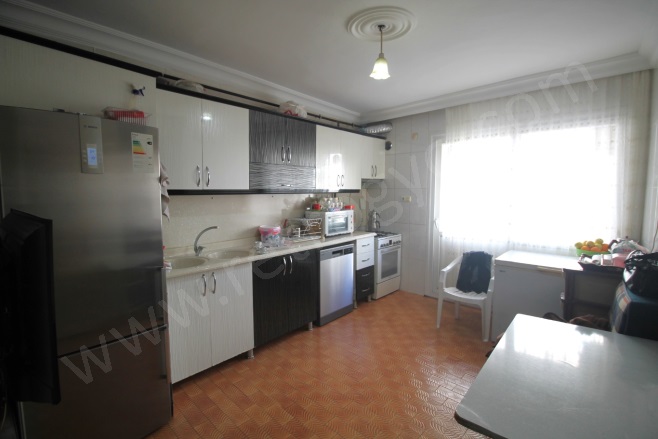 Nusratiye Mah. Akdeniz Satılık Daire |  3+1 Oda | 180M2 2.500.000Tl  Krediye Uygun  | 1. Kat | Doğalgaz(Kombi) | 1 Banyo | 3 Yatak Odası Resim-1