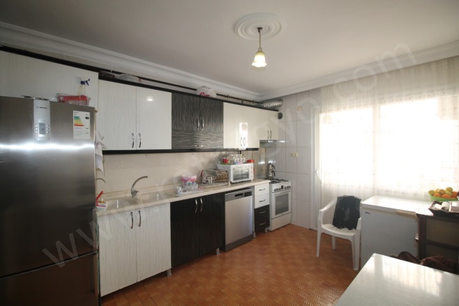 Nusratiye Mah. Akdeniz Satılık Daire |  3+1 Oda | 180M2 2.500.000Tl  Krediye Uygun  | 1. Kat | Doğalgaz(Kombi) | 1 Banyo | 3 Yatak Odası Resim-2
