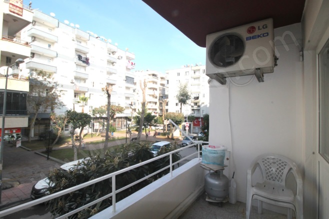 Nusratiye Mah. Akdeniz Satılık Daire |  3+1 Oda | 180M2 2.500.000Tl  Krediye Uygun  | 1. Kat | Doğalgaz(Kombi) | 1 Banyo | 3 Yatak Odası Resim-3