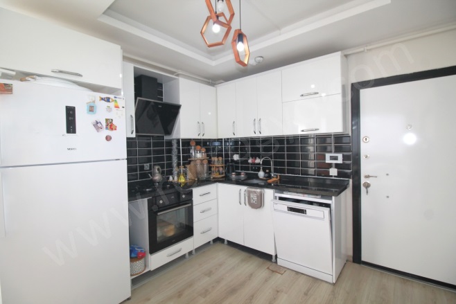 Çiftlikköy Mah. Yenişehir Satılık Daire |  2+1 Oda | 110M2 3.750.000Tl  Krediye Uygun  | 9. Kat | Doğalgaz(Kombi) | 1 Banyo | 2 Yatak Odası Resim-3