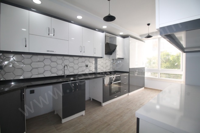 Atatürk Mah. Mezitli Satılık Daire |  3+1 Oda | 170M2 4.450.000Tl  Krediye Uygun  | 2. Kat | Doğalgaz(Kombi) | 1 Banyo | 3 Yatak Odası Resim-2