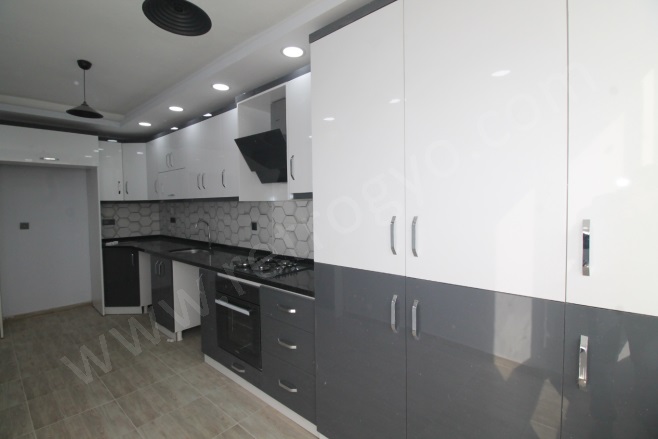 Atatürk Mah. Mezitli Satılık Daire |  3+1 Oda | 170M2 4.450.000Tl  Krediye Uygun  | 2. Kat | Doğalgaz(Kombi) | 1 Banyo | 3 Yatak Odası Resim-3