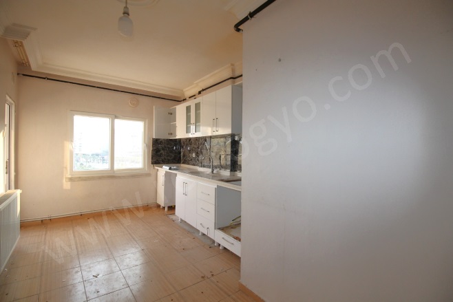 Çiftlikköy Mah. Yenişehir Kiralık Daire |  3+1 Oda | 180M2 Aylık 22.000Tl  Krediye Uygun  | 5. Kat | Doğalgaz(Kombi) | 1 Banyo | 3 Yatak Odası Resim-1